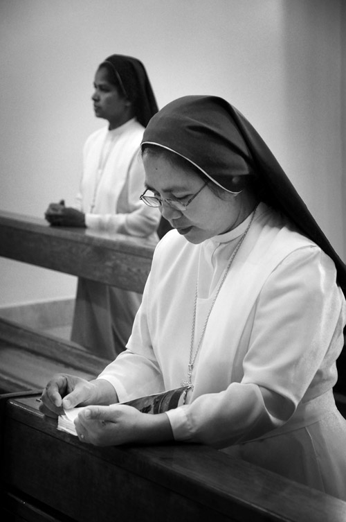 Oblate di Nazareth in preghiera.